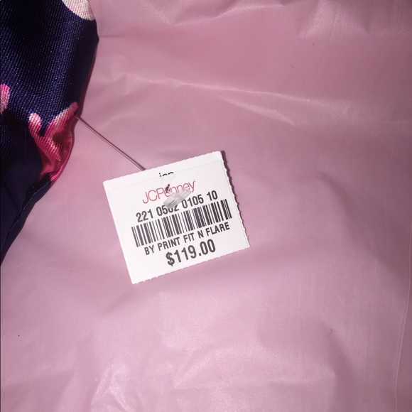 Formal dress - Picture 5 of 5